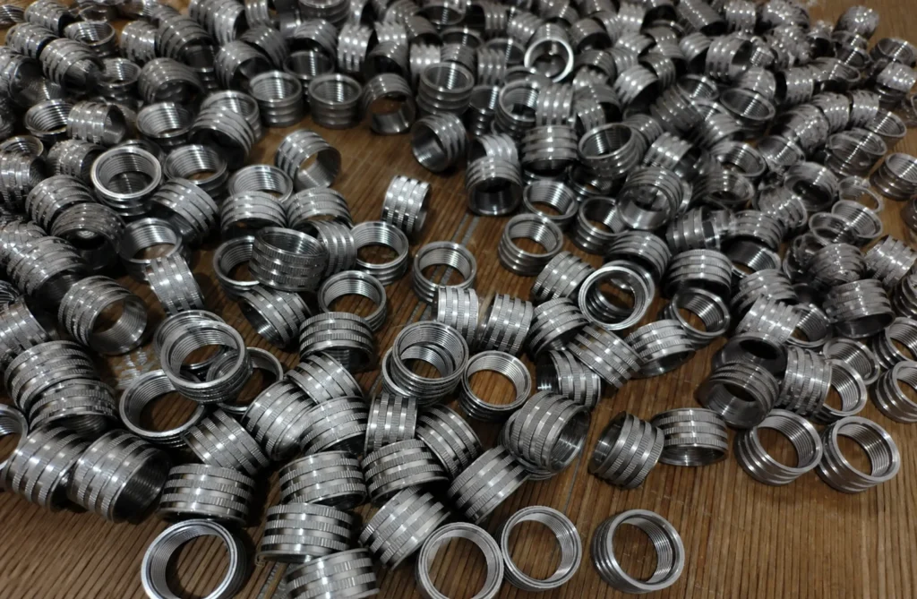 Metal threaded inserts